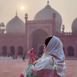 Meet your Posher, Naila